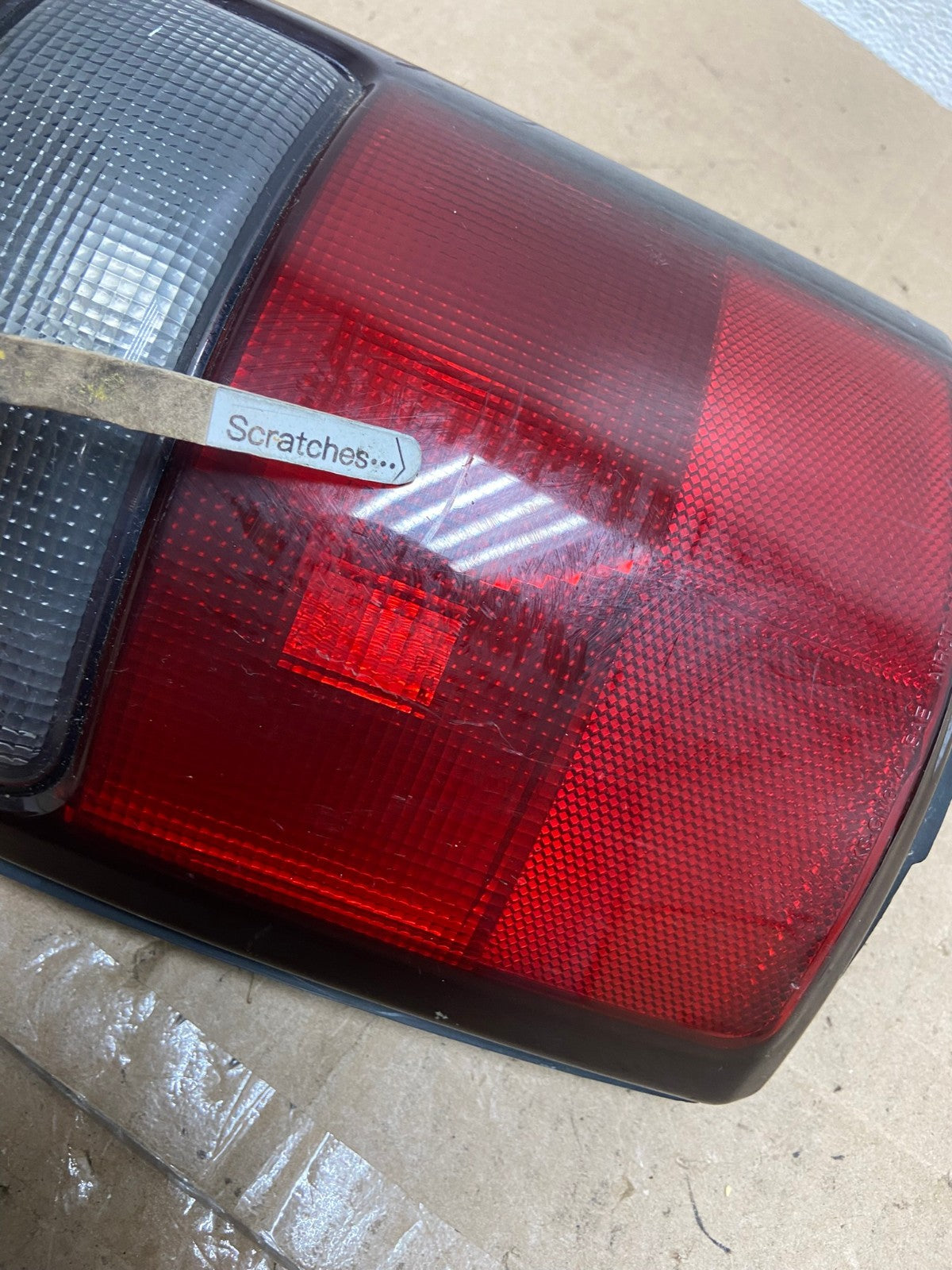 2000 - 2006 Chevrolet Suburban Tahoe Yukon Left Driver LH Tail Light AE6070 LK3