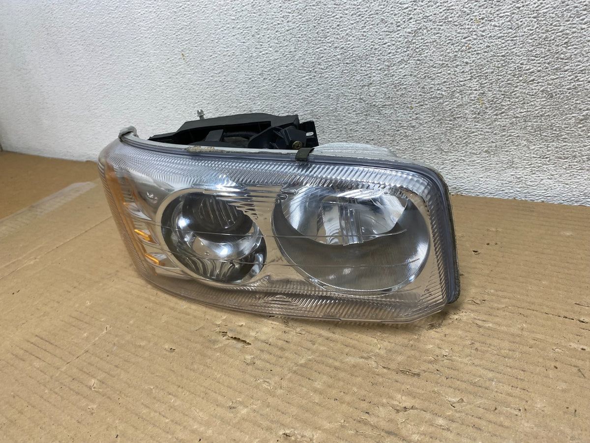 1999 - 2006 GMC Sierra Right Passenger RH Halogen Headlight AH0568 DG2