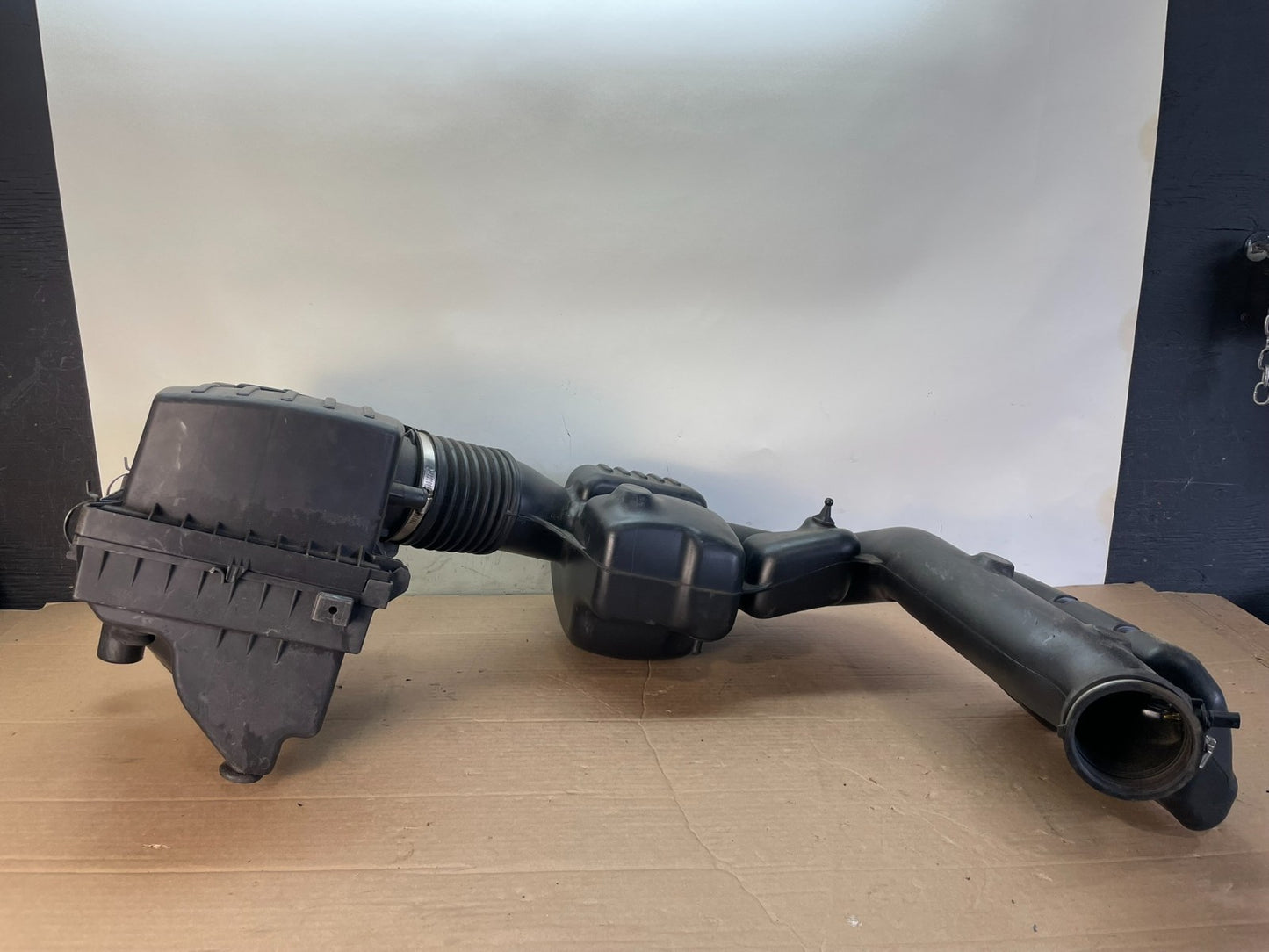 2011 - 2013 Dodge Durango 3.6L Resonator Air Intake Tube AG9949 DG3