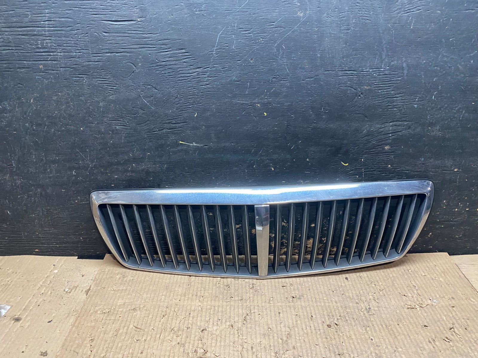 2002 to 2005 Hyundai Azera XG350 Front Upper Grill Grille W/Emblem OEM  X0160 DG0