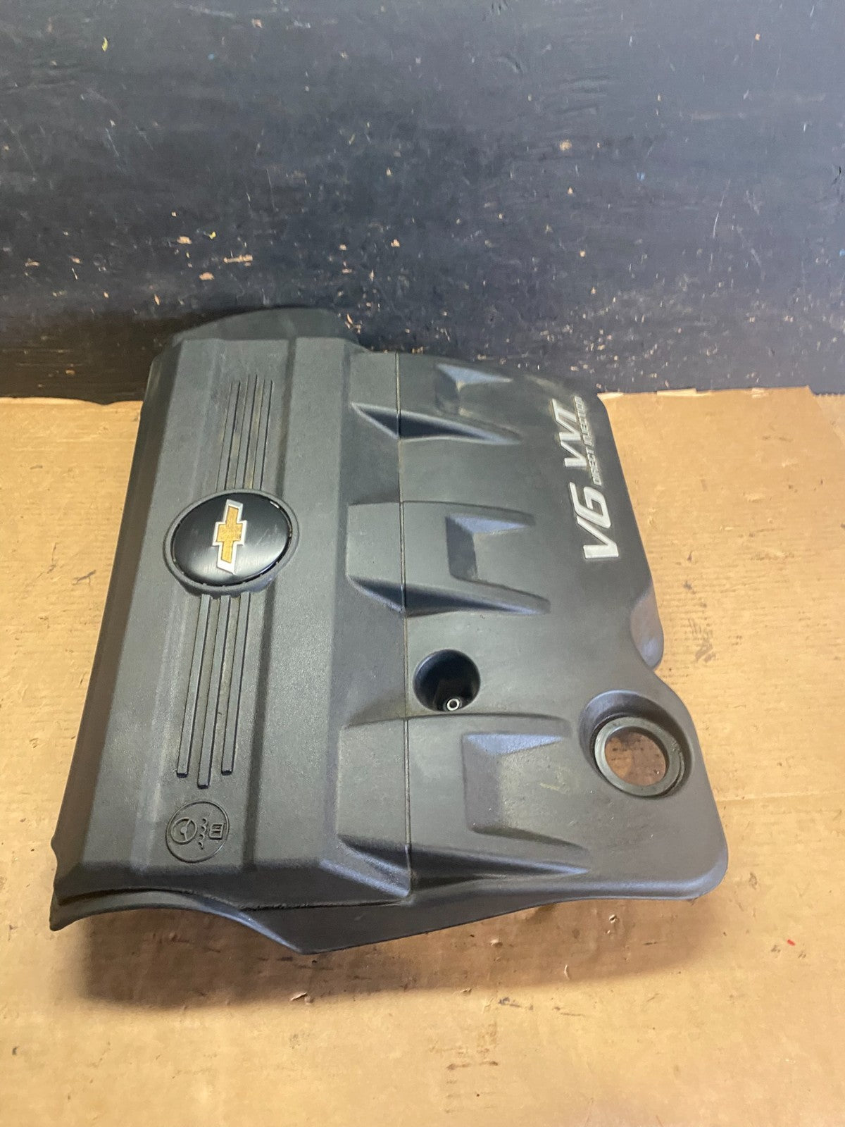 2010 to 2012 Chevrolet Equinox V6 VVT Plastic Engine Cover Shield S0572 DG3