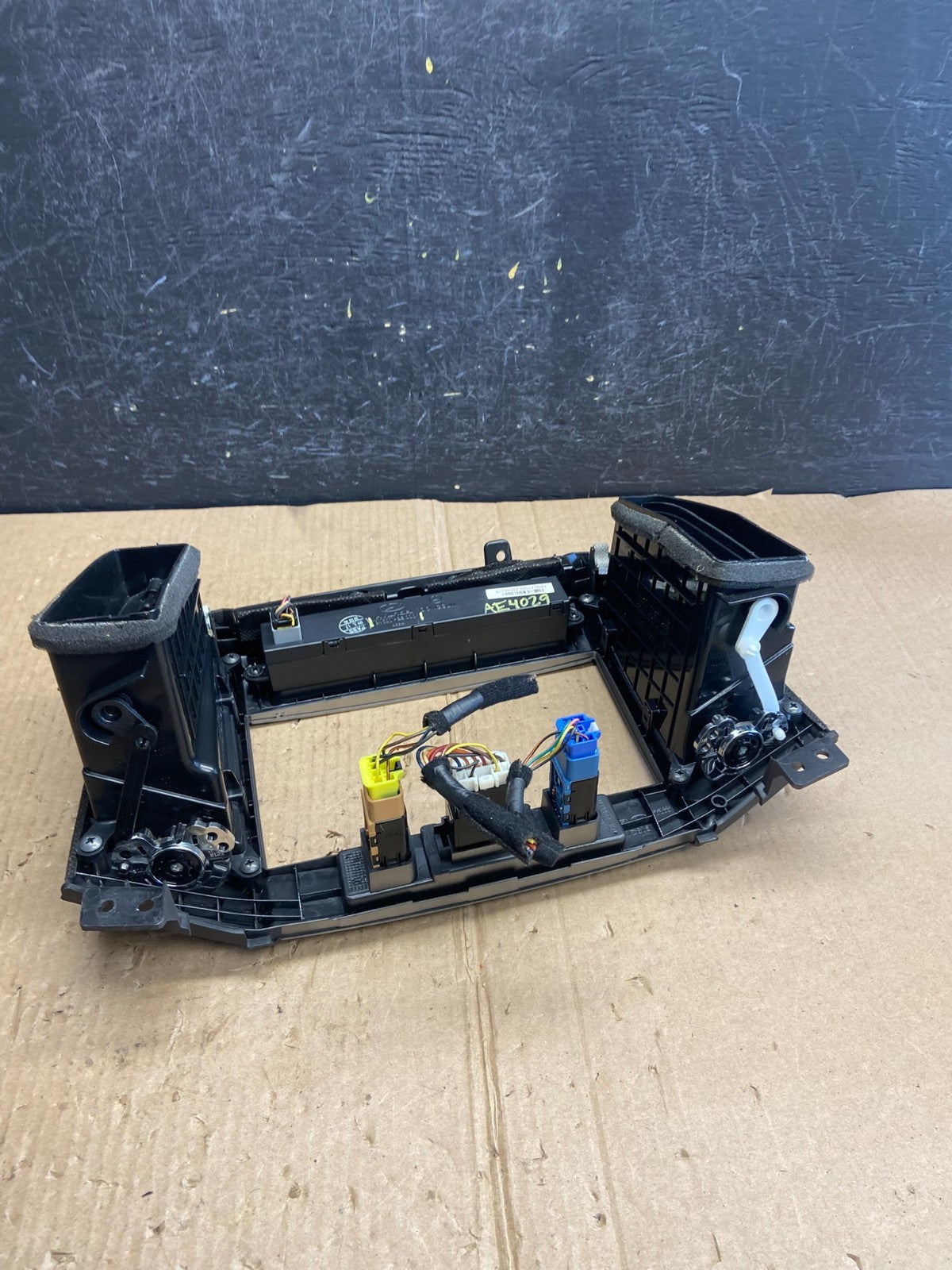 2007 to 2009 Hyundai Santa Fe Center Dashboard Radio Bezel Trim AE4029 DG5