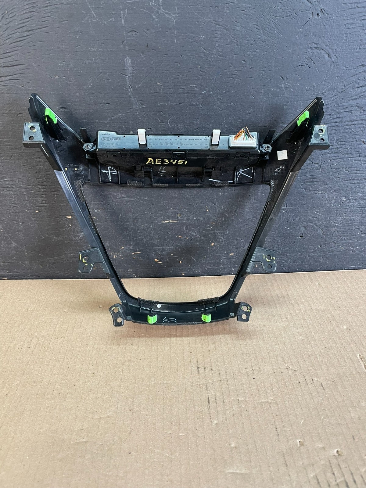 2011-2013 Hyundai Elantra Dash Radio Bezel Clock Display Trim ae3451 DG5