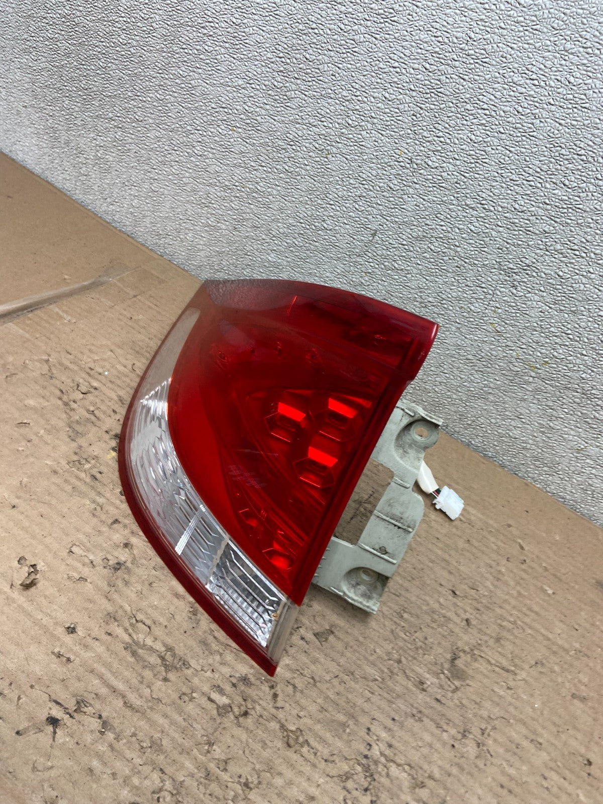 2010-2011 Honda Insight Left Driver LH Side Tail Light OEM AA9787 DG1