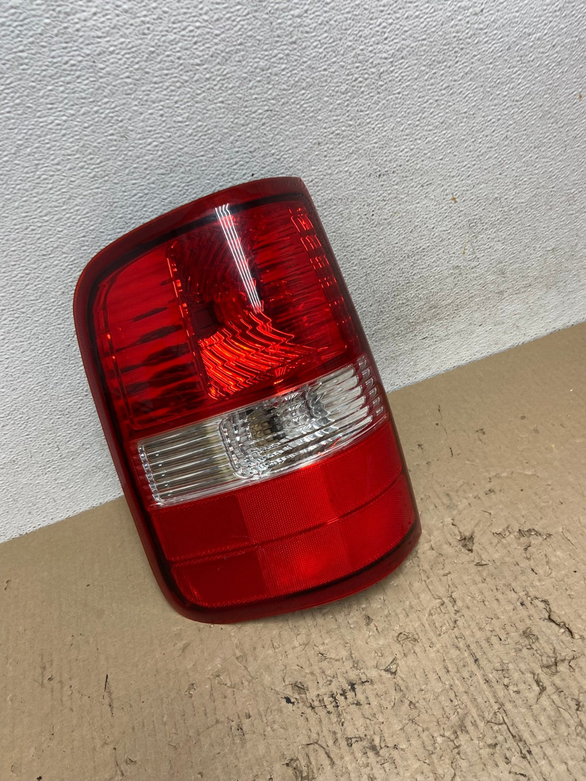 2004 to 2008 Ford F150 F-150 Left Driver LH Side Tail Light AF2950 LK2