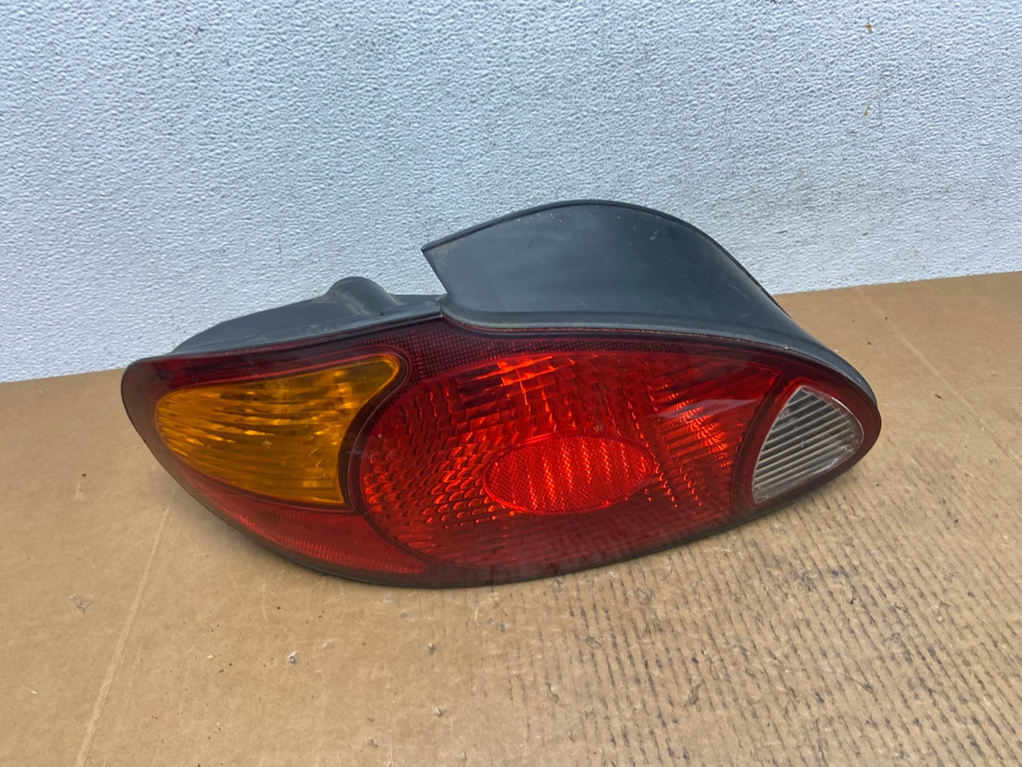 1999 2000 Hyundai Elantra Sedan Left Driver LH Tail Light AE0623 LK0