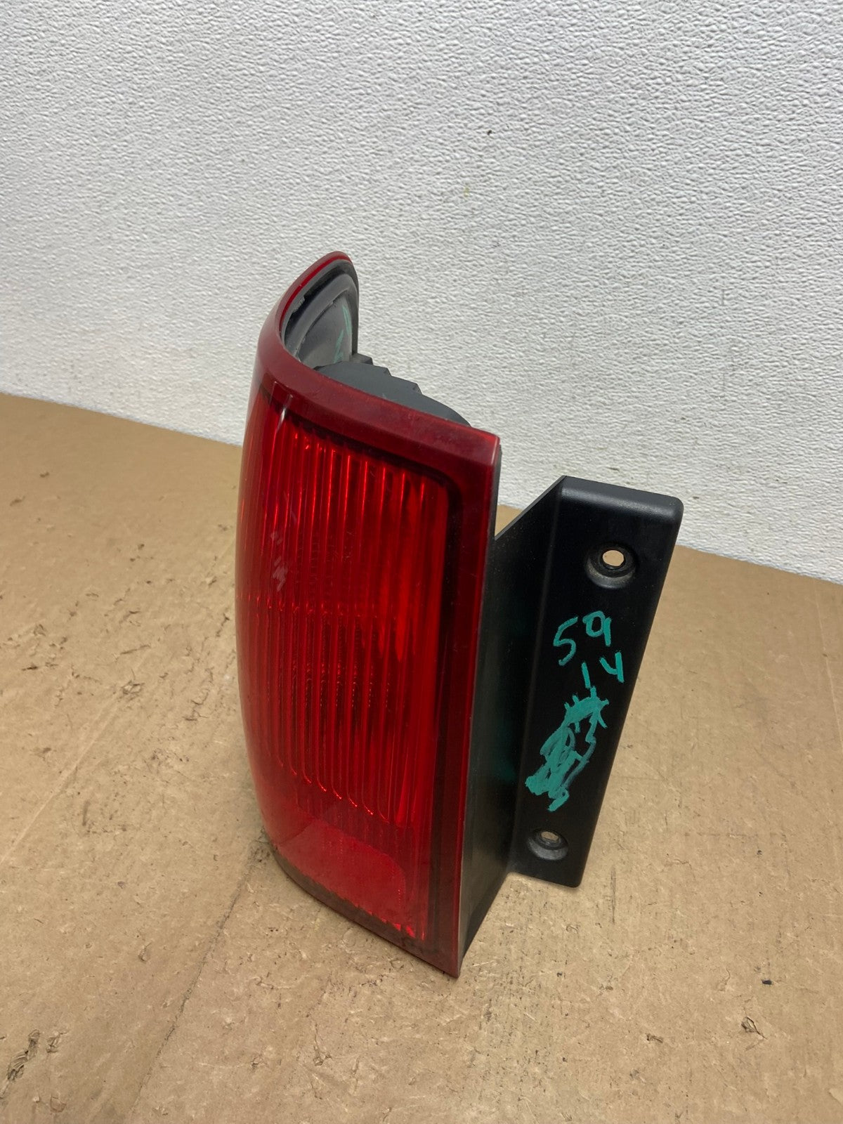 2003 to 2006 Lincoln Navigator Left Driver LH Side Tail Light AC7269 LK1