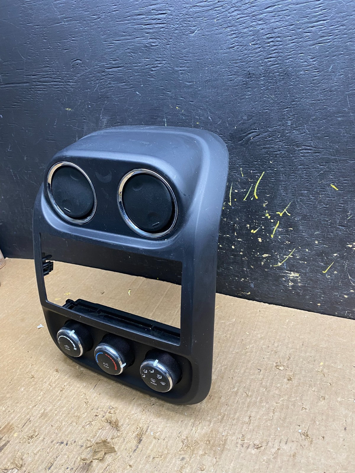 2011 to 2017 Jeep Compass Dash Climate Temperature Control Radio Bezel AA0009 DG2