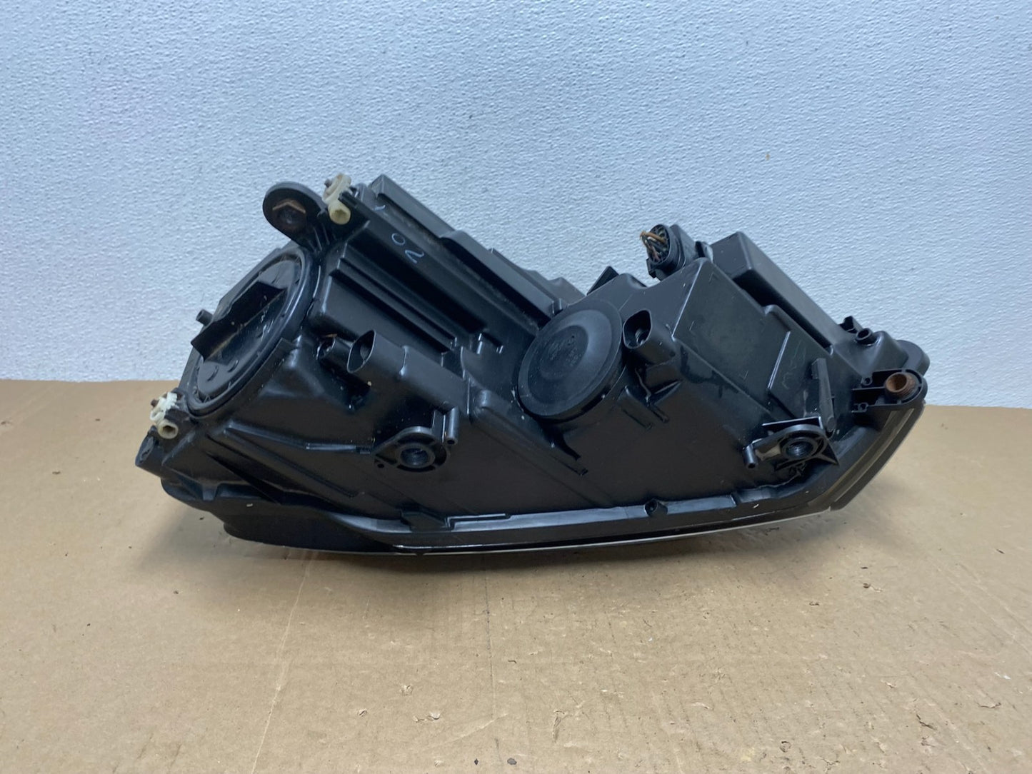 2011 to 2014 Volkswagen Jetta Right Passenger RH Headlight Halogen AC5728 DW5
