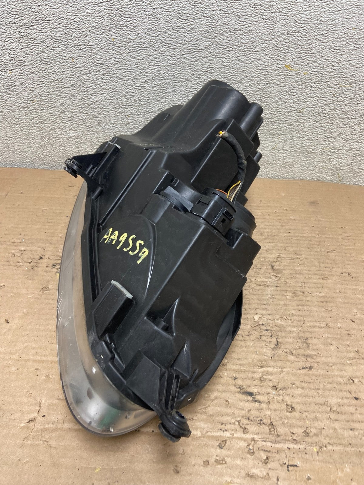 2005 to 2010 Volkswagen Jetta Left Driver LH Side Headlight Halogen AA9559 DW6