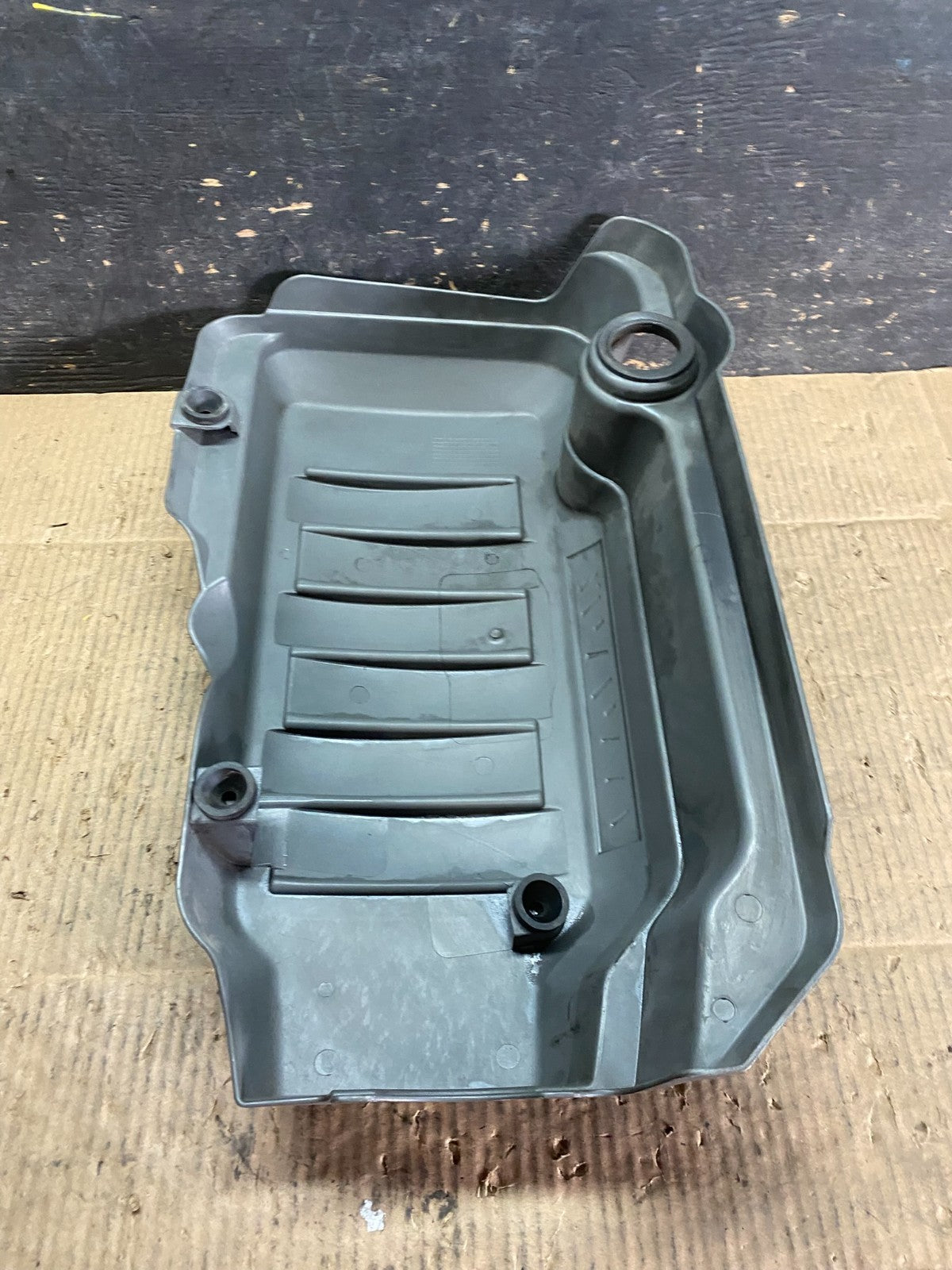2007 to 2008 GMC Acadia 3.6L VVT Engine Cover Shield t9477 DG7