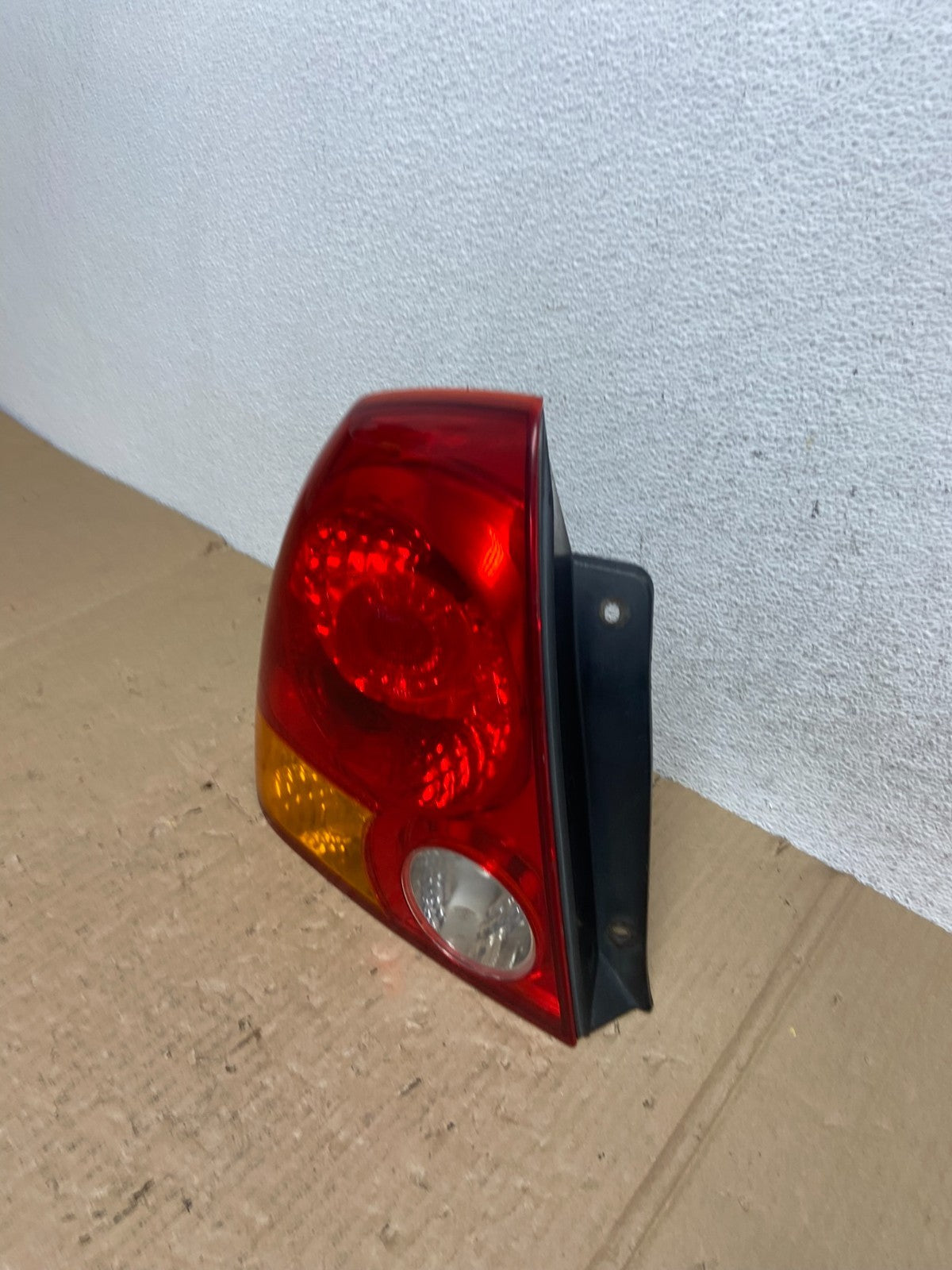 2003 to 2004 Hyundai Accent Sedan Left Driver LH Tail Light ae9069 DG1