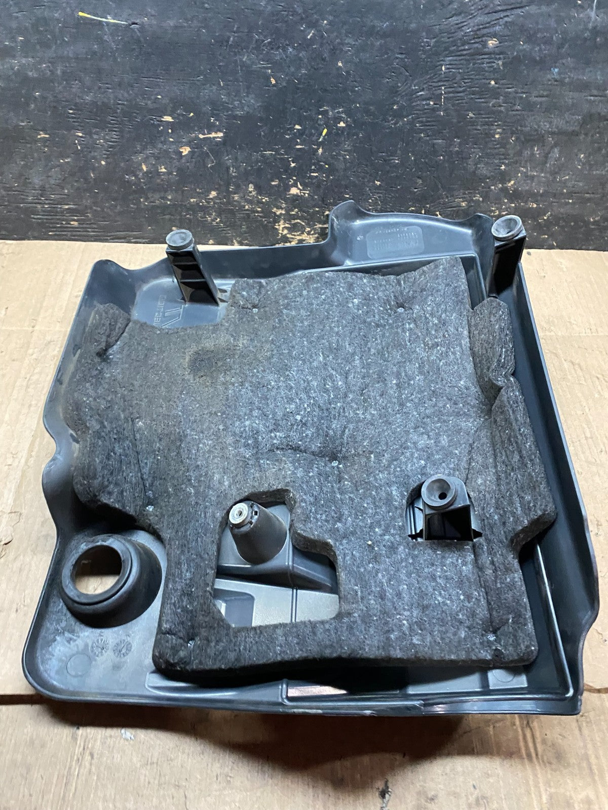 2010 to 2012 Chevrolet Equinox V6 VVT Plastic Engine Cover Shield U6330 DG7