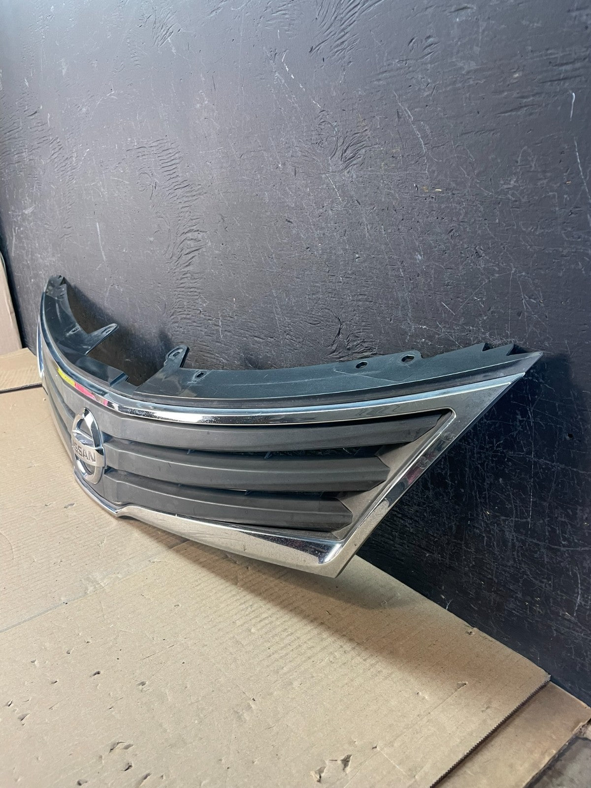 2007 2008 2009 Nissan Versa Sedan Front Upper Grill Grille Aftermarket AE3714 DG1