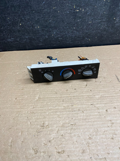2001 - 2007 GMC Chevrolet Express 1500 Climate Control A/C AG6394 DG0