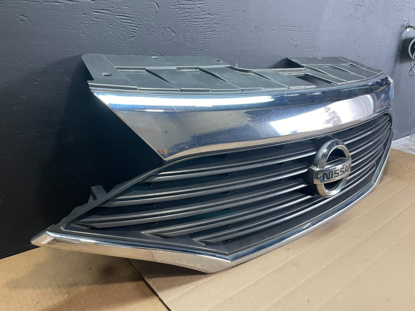 2011 to 2017 Nissan Quest Front Upper Grill Grille OEM ab7599 DG2