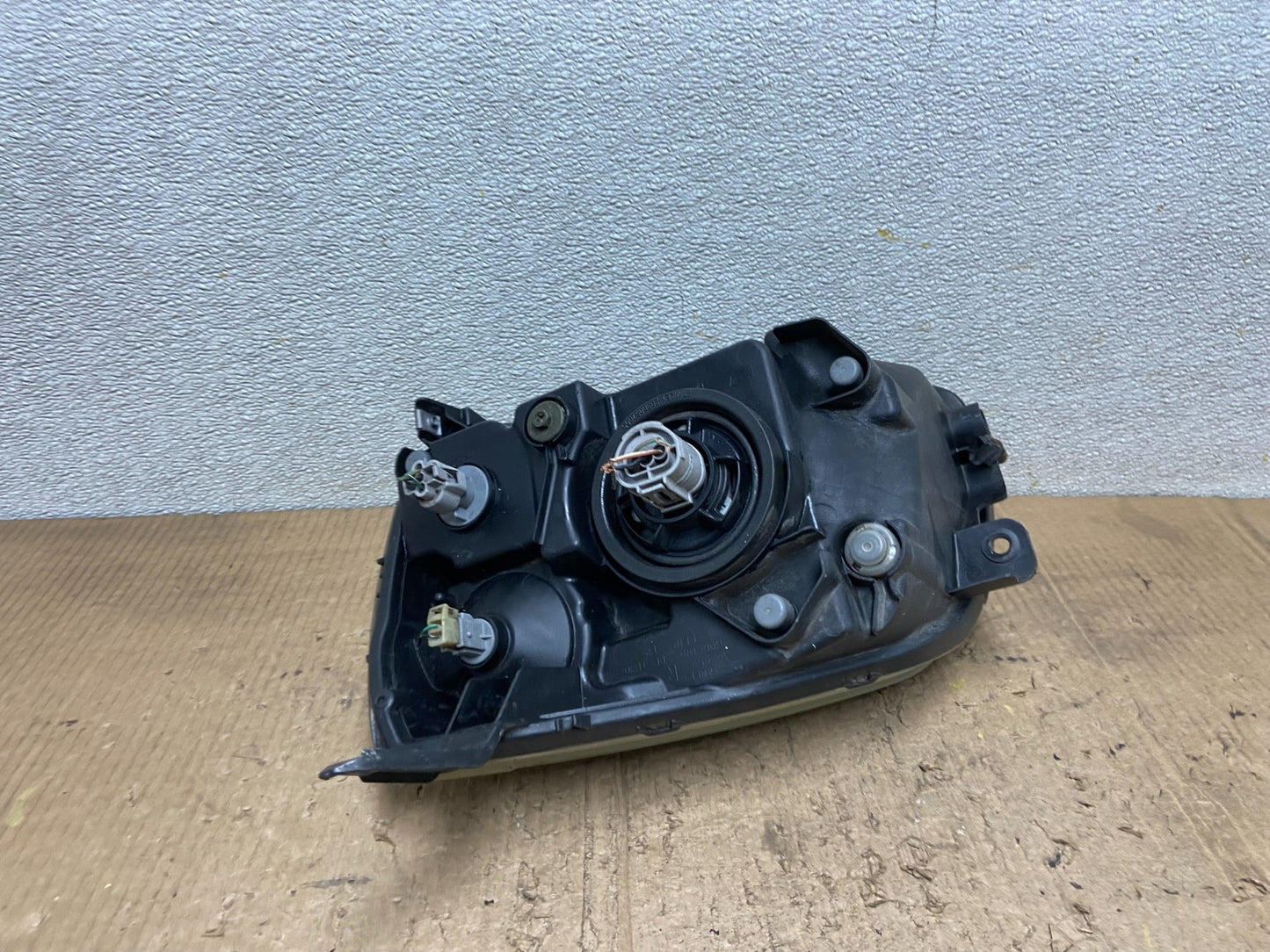 2004 to 2009 Mitsubishi Galant Right Passenger Headlight Halogen Oem AA8472 DW5