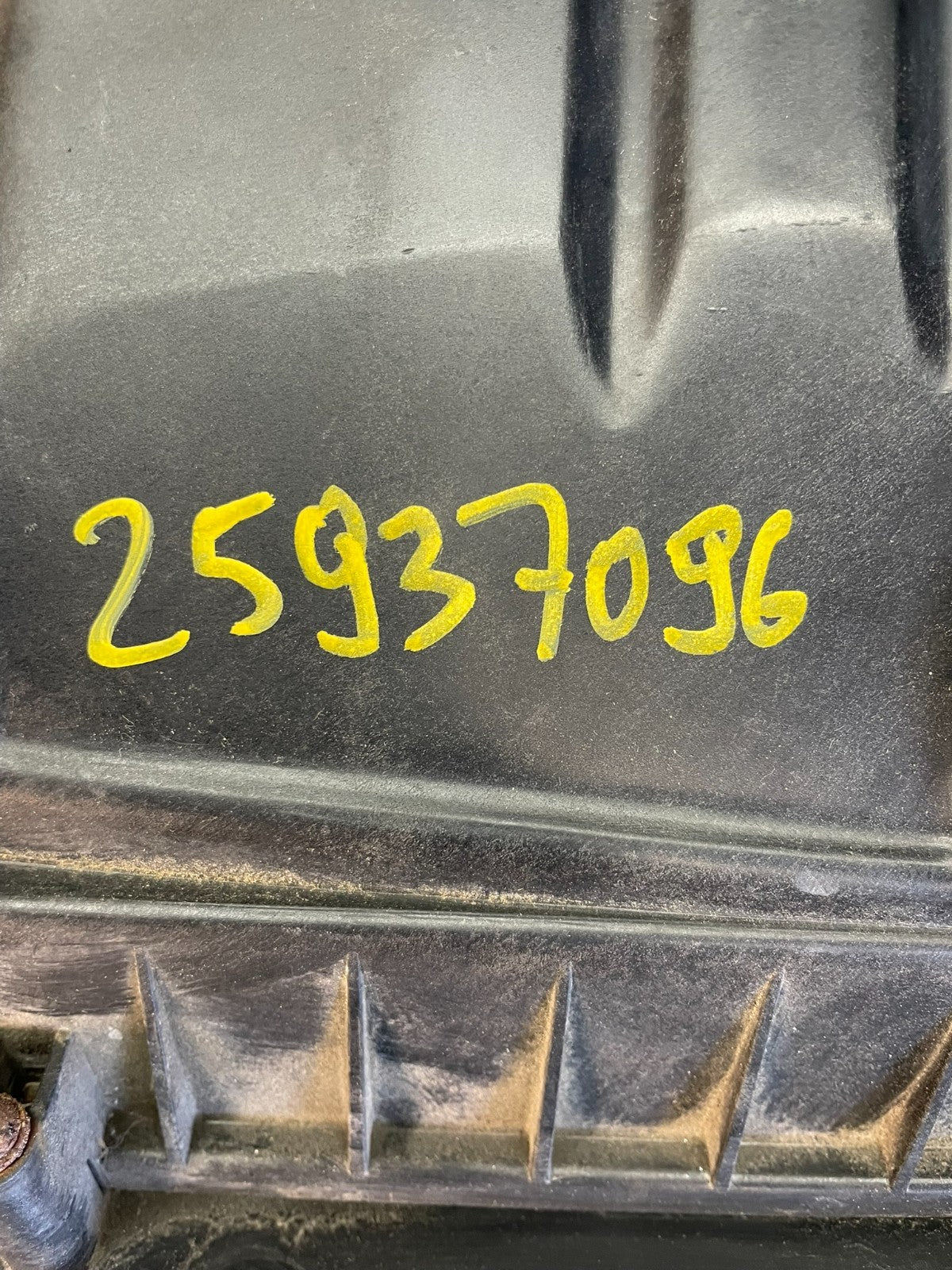 2006 to 2011 Chevrolet HHR Engine Motor Cover Shield AE1093 DG7