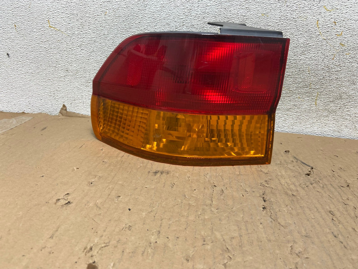 2002 2003 2004 Honda Odyssey Left Driver LH Side Tail Light AH2901 LK0