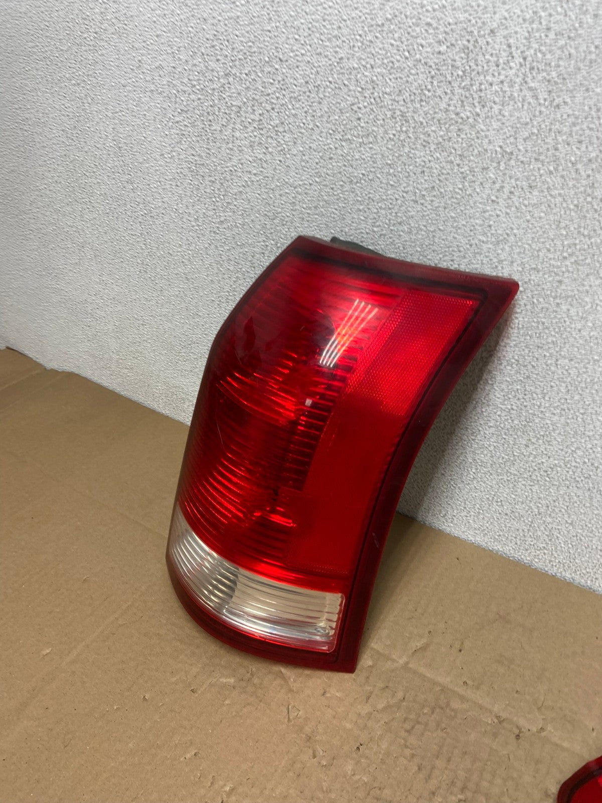 2004 to 2007 Saturn Vue Right Passenger Rh Side Tail Light Oem AB6230 LK1