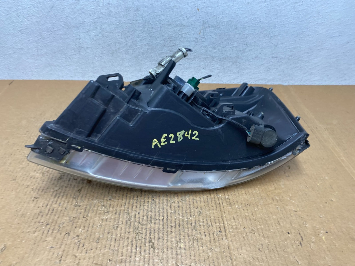 2004 - 2007 Ford Freestar Right Passenger RH Side Headlight Halogen AE2842 DW5