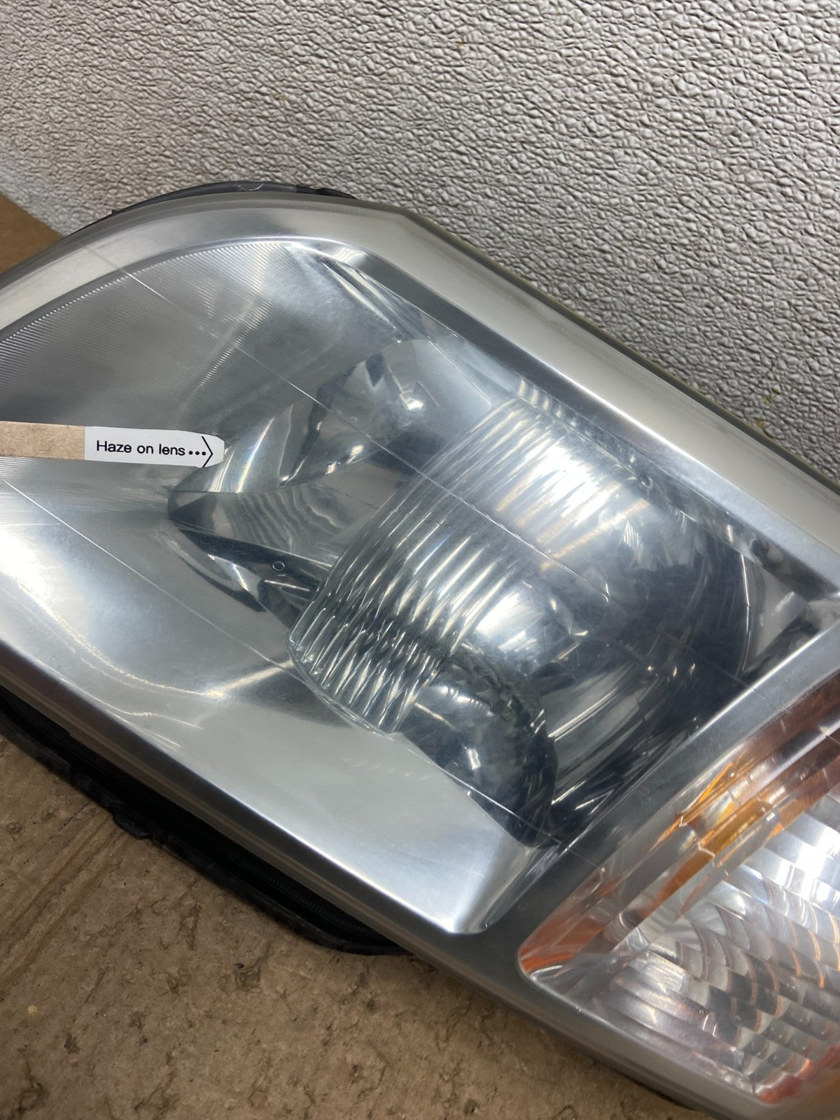 2004 - 2008 Mitsubishi Endeavor Headlight Left Driver Lh Side OEM Y7076 DW5