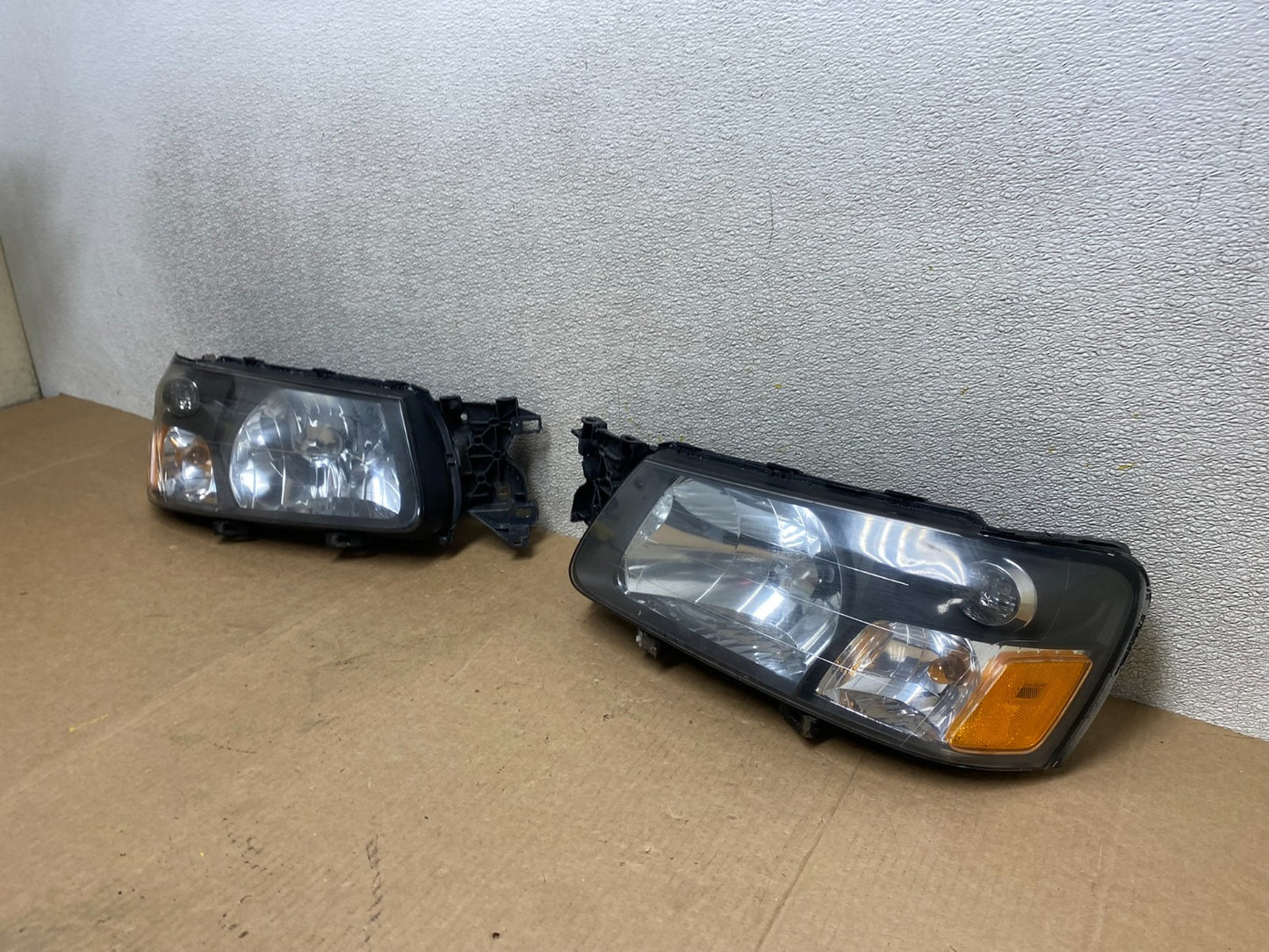 2003 2004 Subaru Forester Left+Right Headlights Halogen W8478 DW1