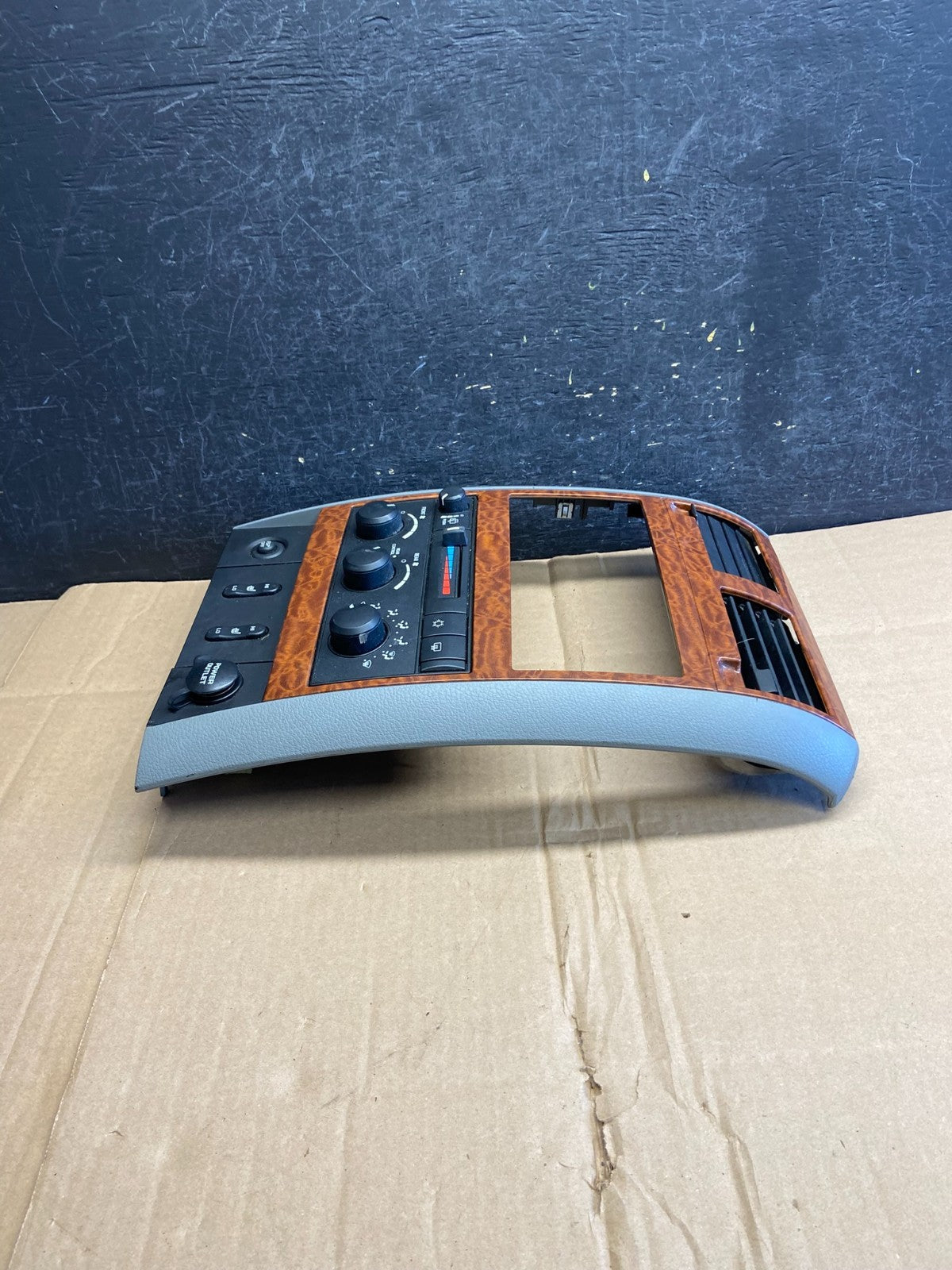 2007-2009 Chrysler Aspen Heat Climate Temperature Control Radio Bezel AI5985 DG2