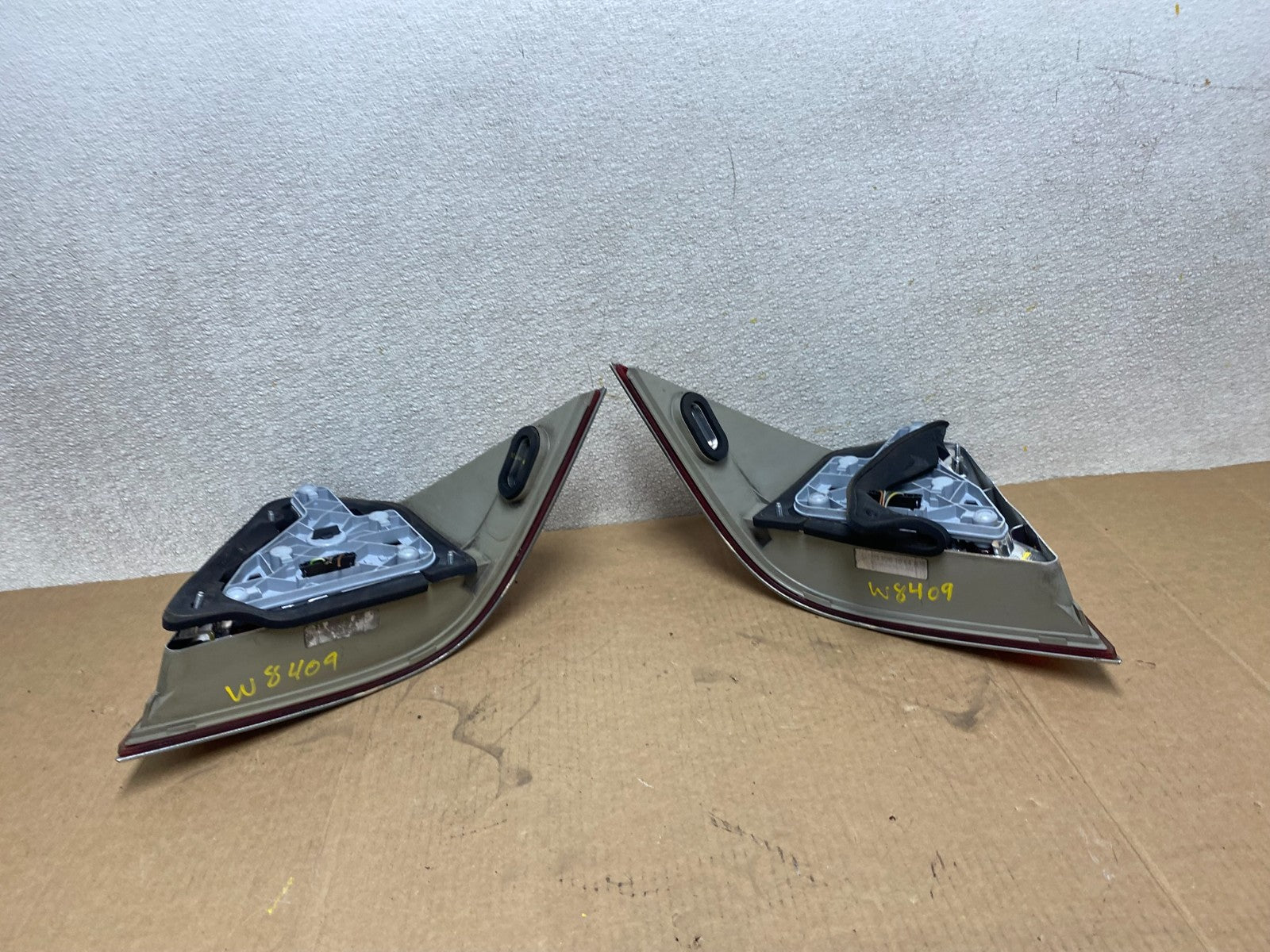 2001-2004 Mercedes-Benz C230 C240 W203 C-Class Left+Right Tail Lights W8409 DW10