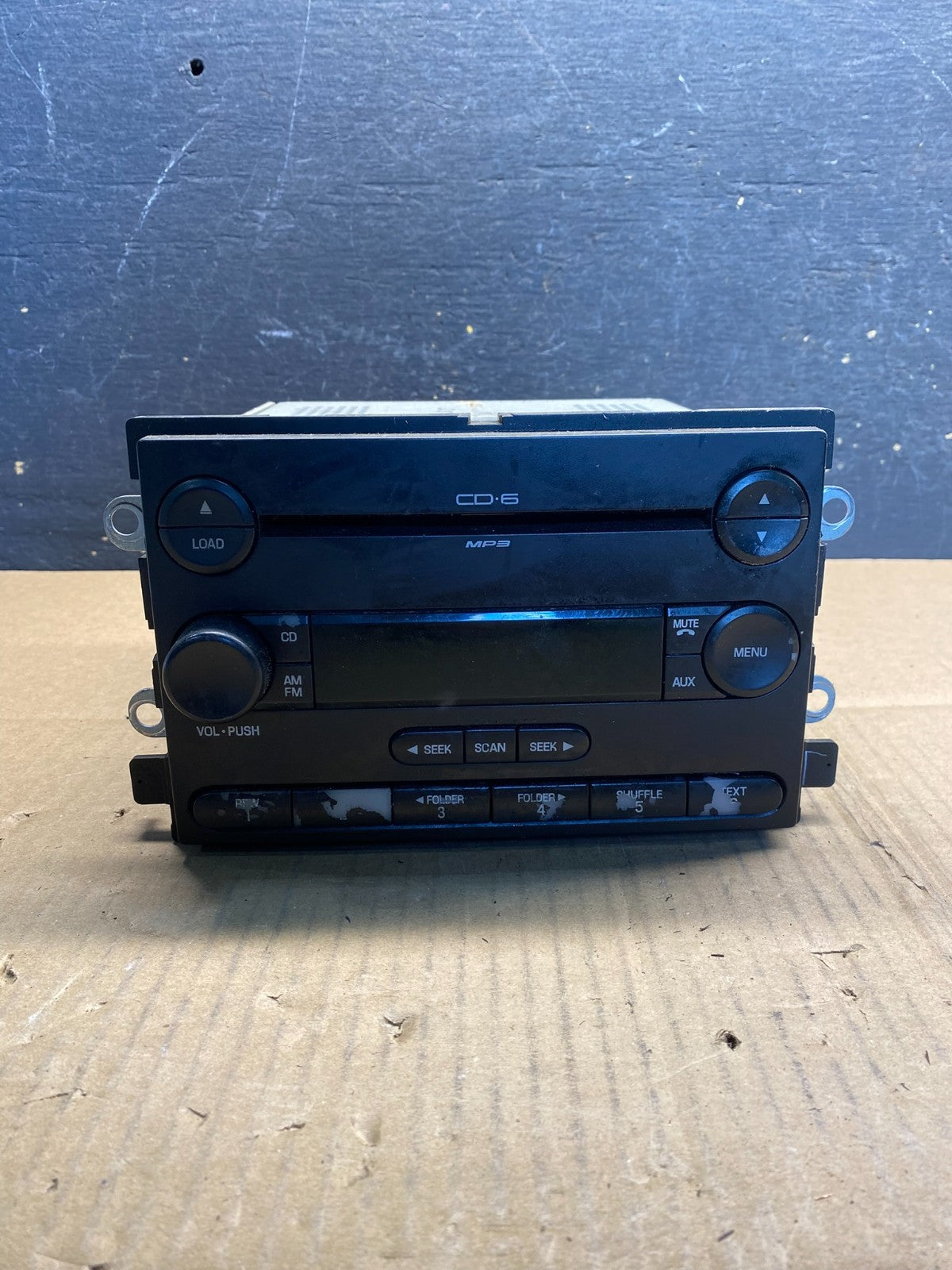 2005 to 2007 Ford Five Hundred Montego Radio CD Player AA7306 DG0
