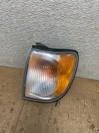 1999-2004 Nissan Pathfinder Front Left Driver Turn Signal Oem AA8204 DW0