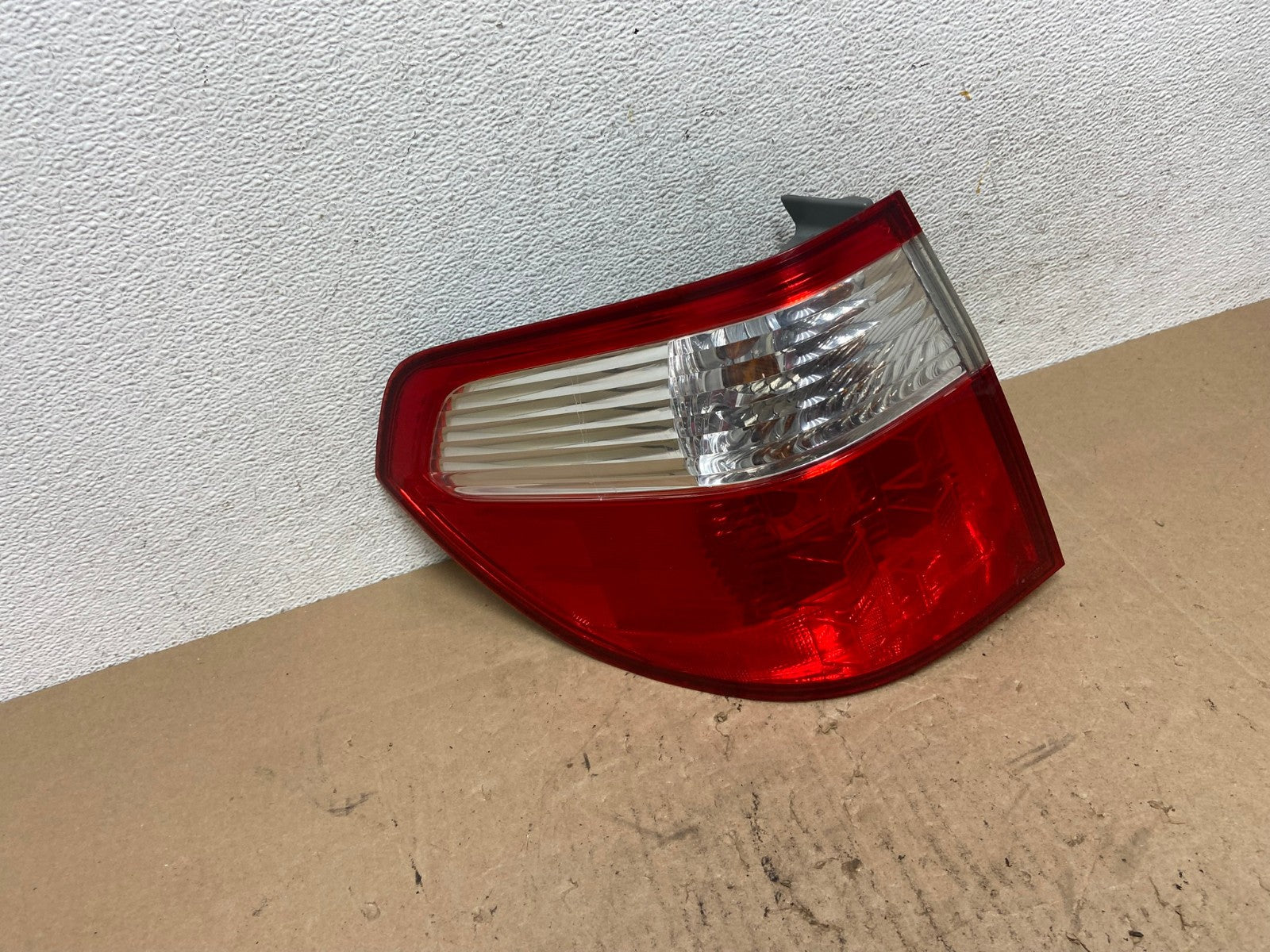 2005 2006 2007 Honda Odyssey Left Driver LH Side Tail Light AE6456 LK2