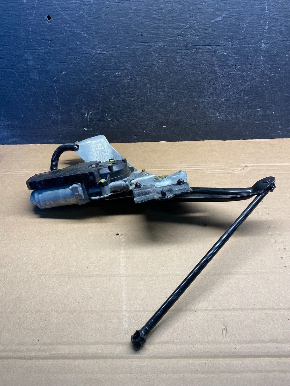2011-2020 Toyota Sienna Liftgate Motor Trunk Lift Actuator 427107-10040 AD9595 D3