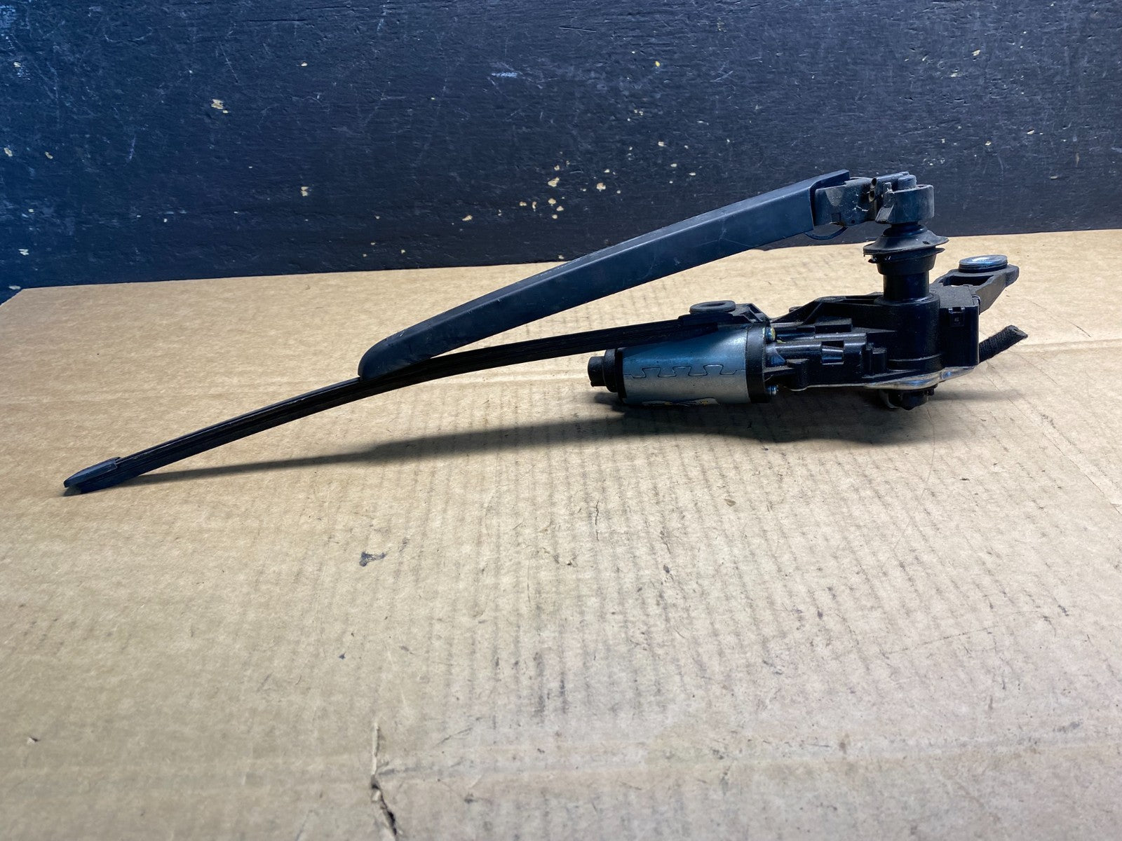 2007 to 2015 Audi Q7 Rear Windshield Washer Wiper Motor ab4012 DG3