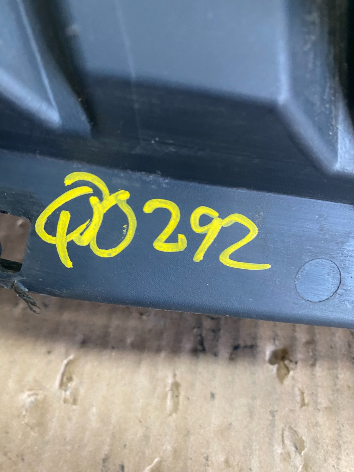2010 to 2012 Lincoln MKT Grill Grille Support Panel Q0292 DG9