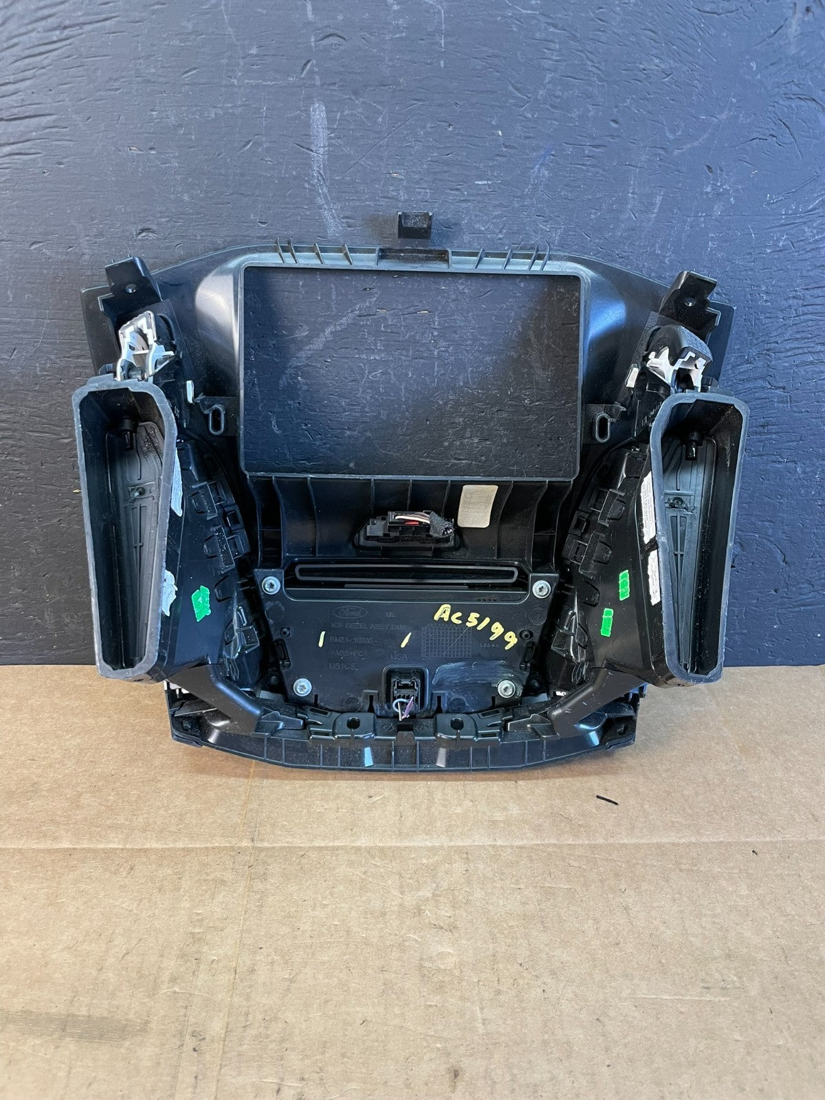 2012 to 2014 Ford Focus Radio Control Panel Trim w/ Bezel ac5199 DG3