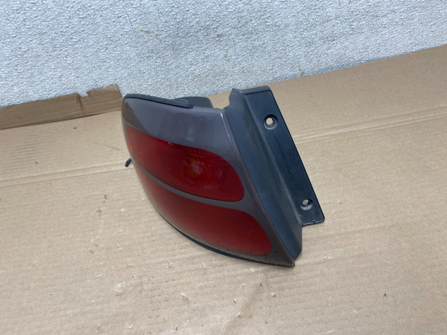 1998 - 1999 Ford Taurus Wagon Sedan Left Driver Side Tail Light U0708 DW1