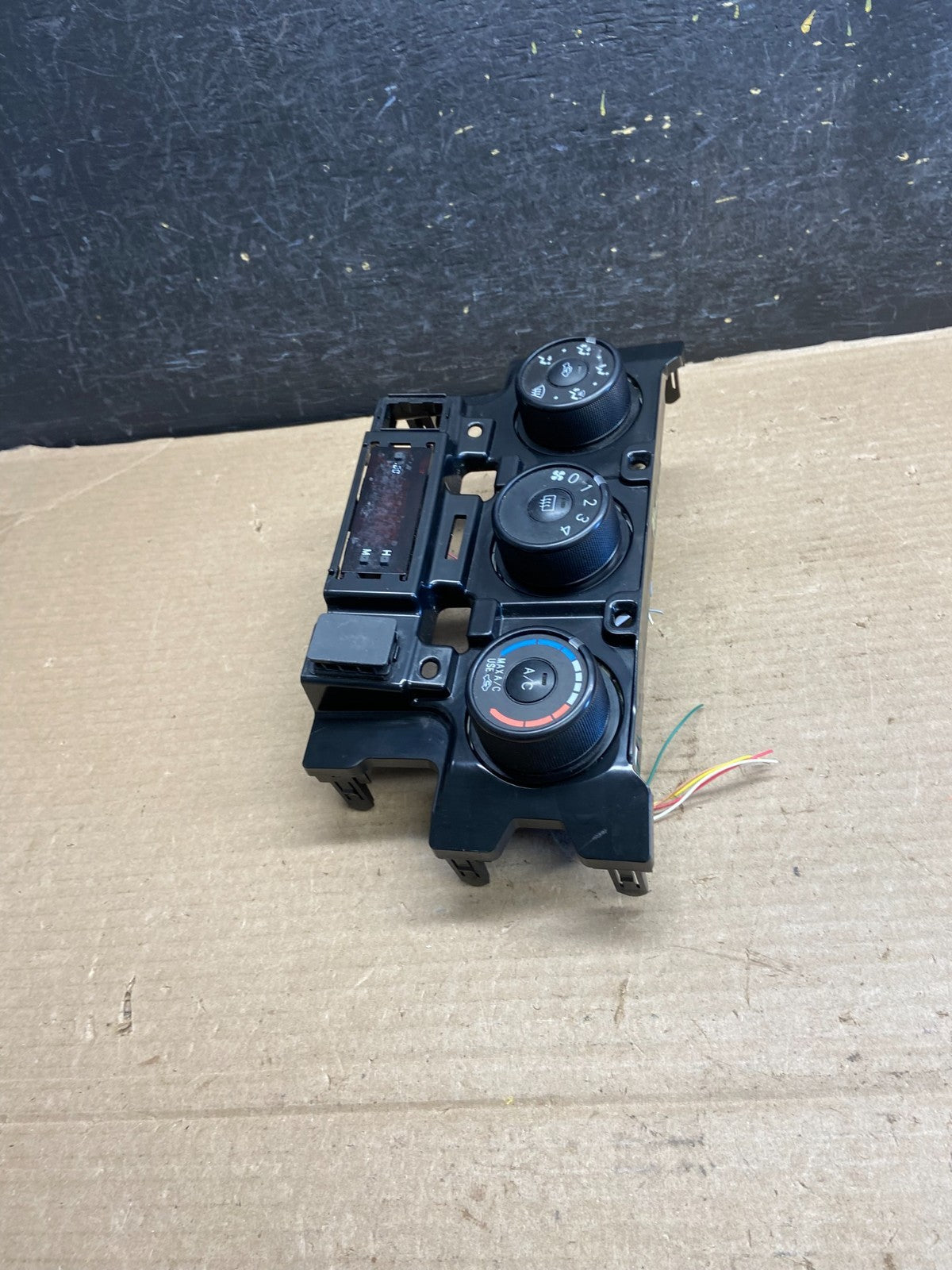 2009 to 2013 Toyota Corolla Matrix Climate Heater A/C AC Control Panel AH3569 DG2