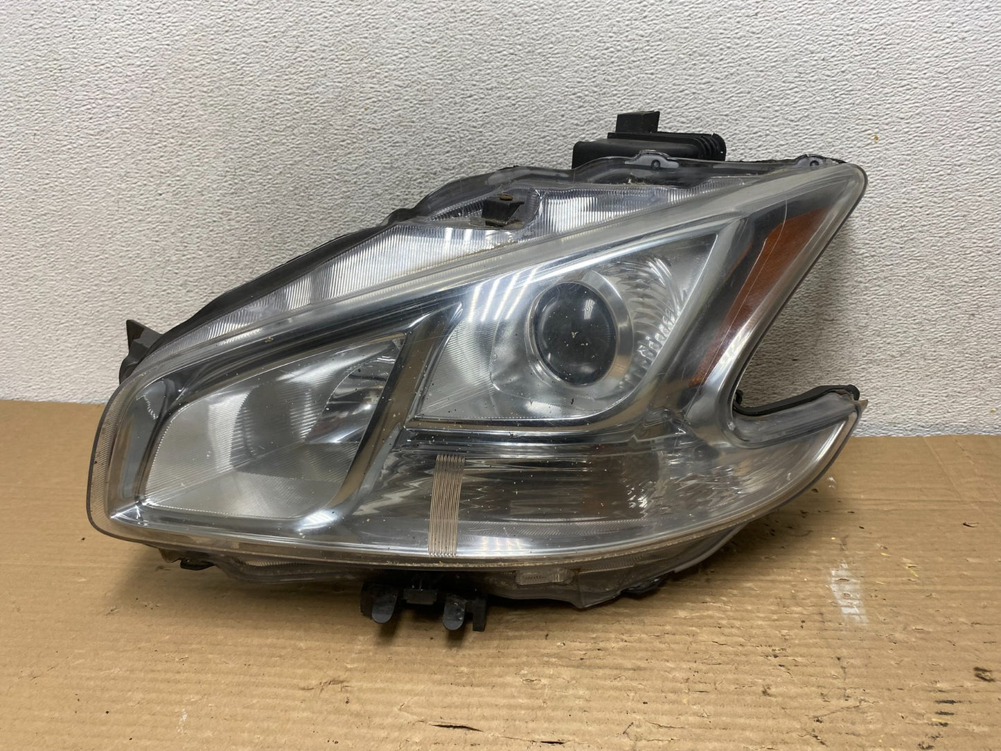 Halogen 2009 to 2014 Nissan Maxima Left Driver LH Side Headlight AG9120 DW0