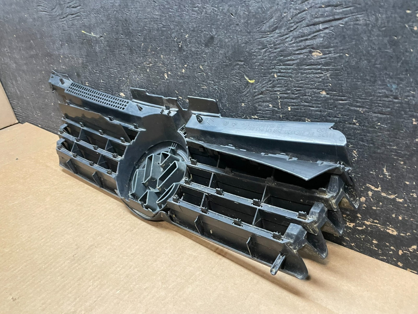 1999-2005 Volkswagen Jetta Front Upper Grille Grill Chrome OEM AA9016 DG6
