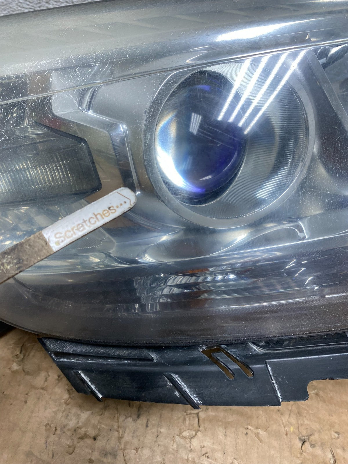 2013 - 2015 Chevrolet Malibu Projector Headlight Right Passenger AI5442 DW3