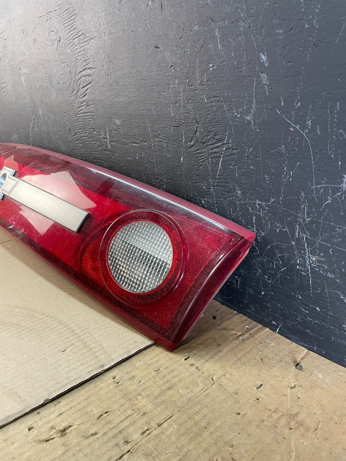 2003 2004 2005 Chevrolet Cavalier Rear Trunk LID Center Tail Light Oem AB7987 DG1