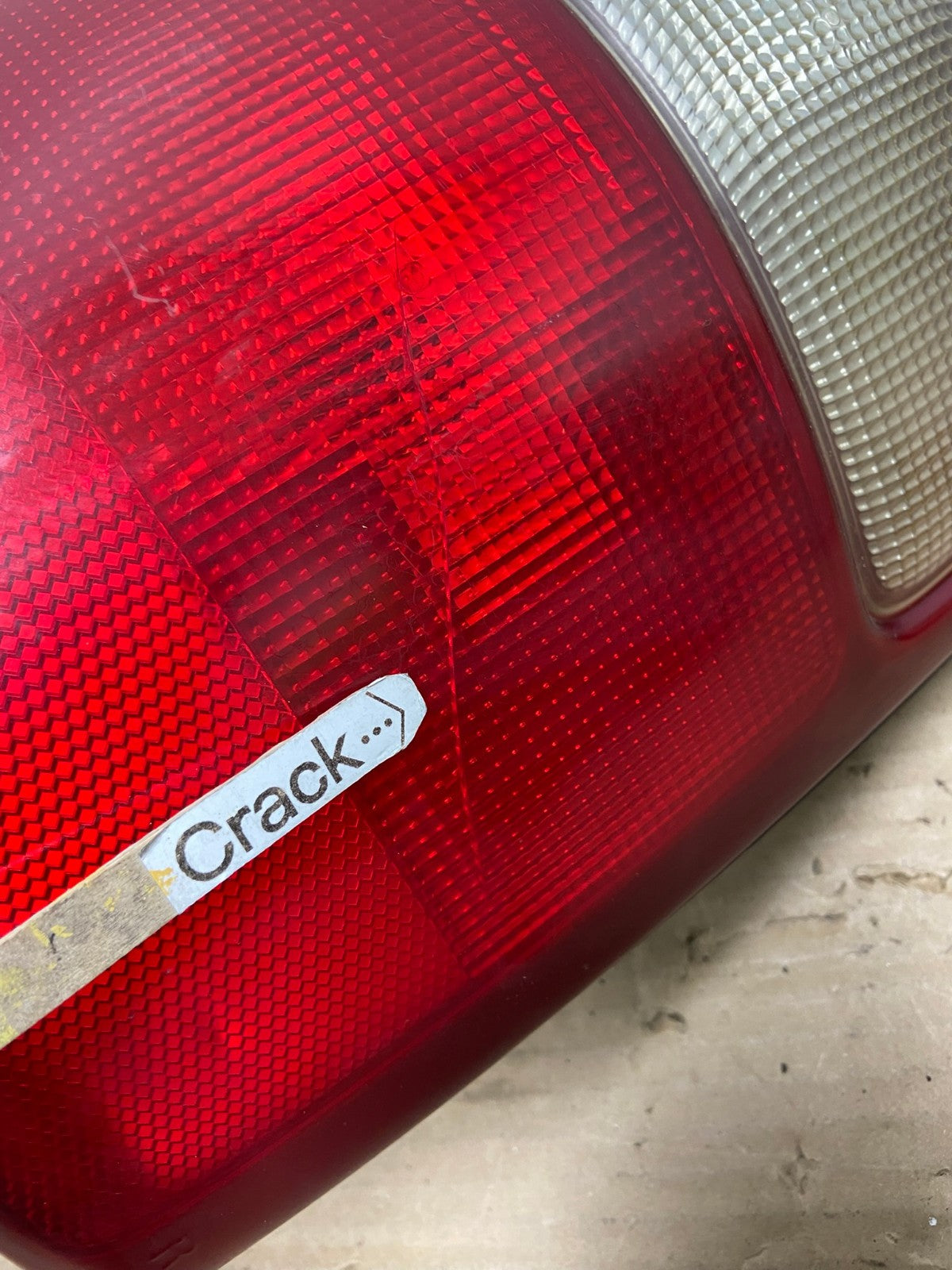 2000 - 2006 Chevrolet Suburban Tahoe Yukon Right Passenger Tail Light AG8171 LK4