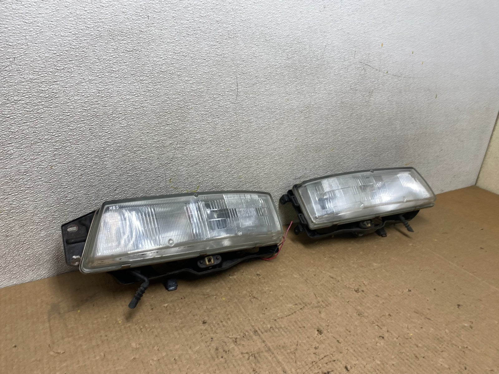 1989 to 1992 Mitsubishi Galant Left+Right Set Side Headlights W5320 PS2