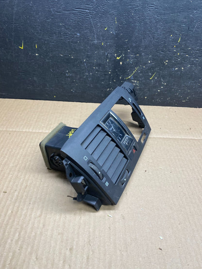 2006 to 2011 Cadillac DTS Dash Center Air Vent Heater Bezel u5892 DG1