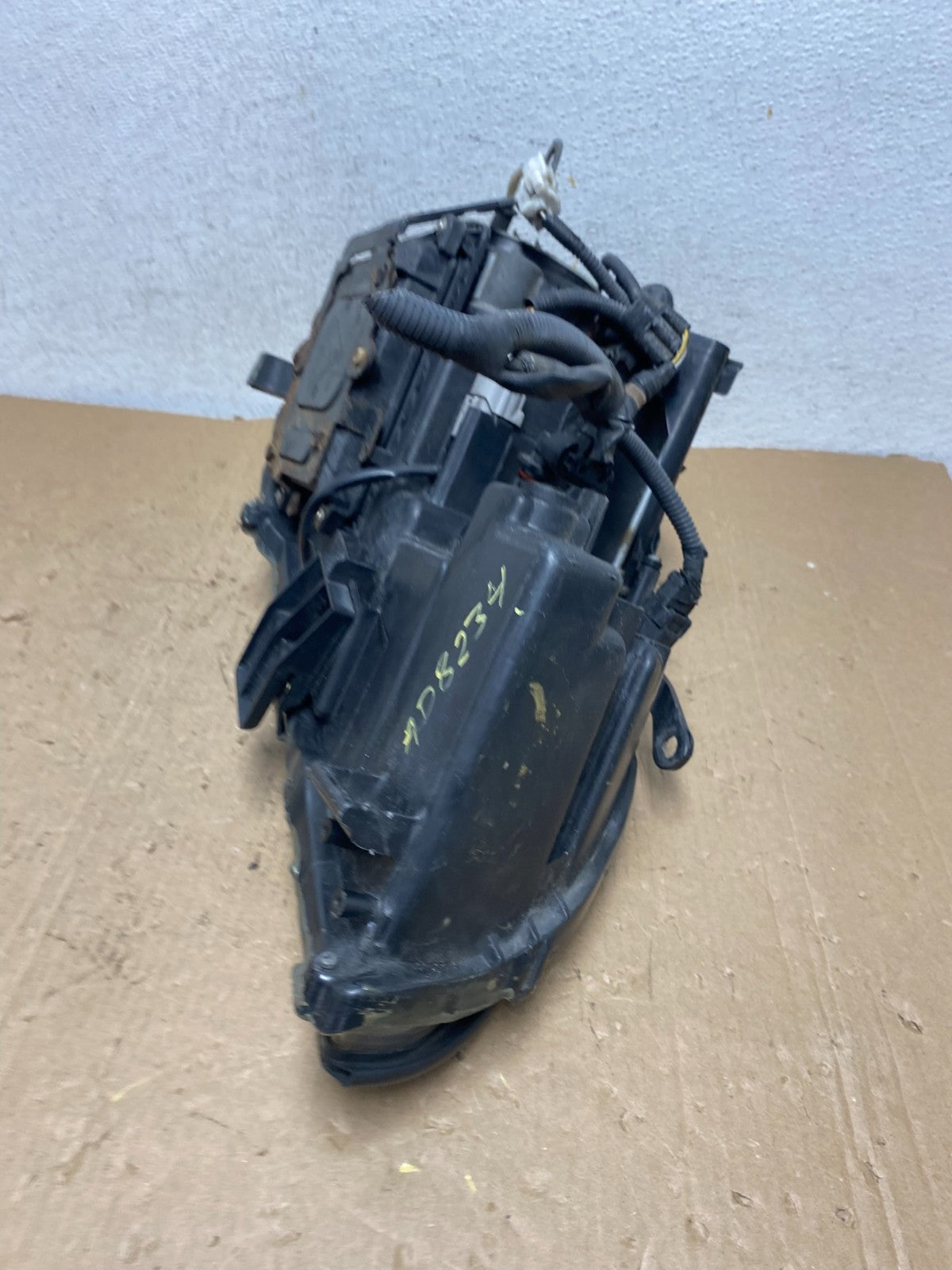 2004 to 2009 Lexus RX330 RX350 Xenon Left Driver Side Headlight AD8234 DW9