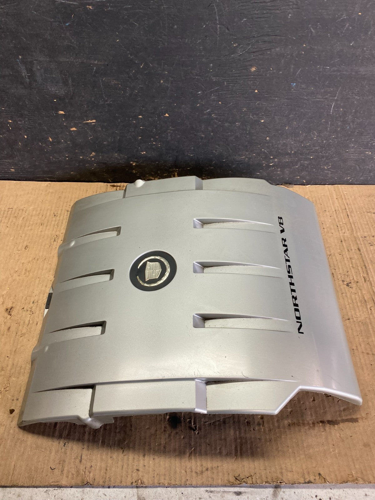 1997 to 2004 Cadillac Deville Seville Northstar Engine Motor Cover Q0428 DG3