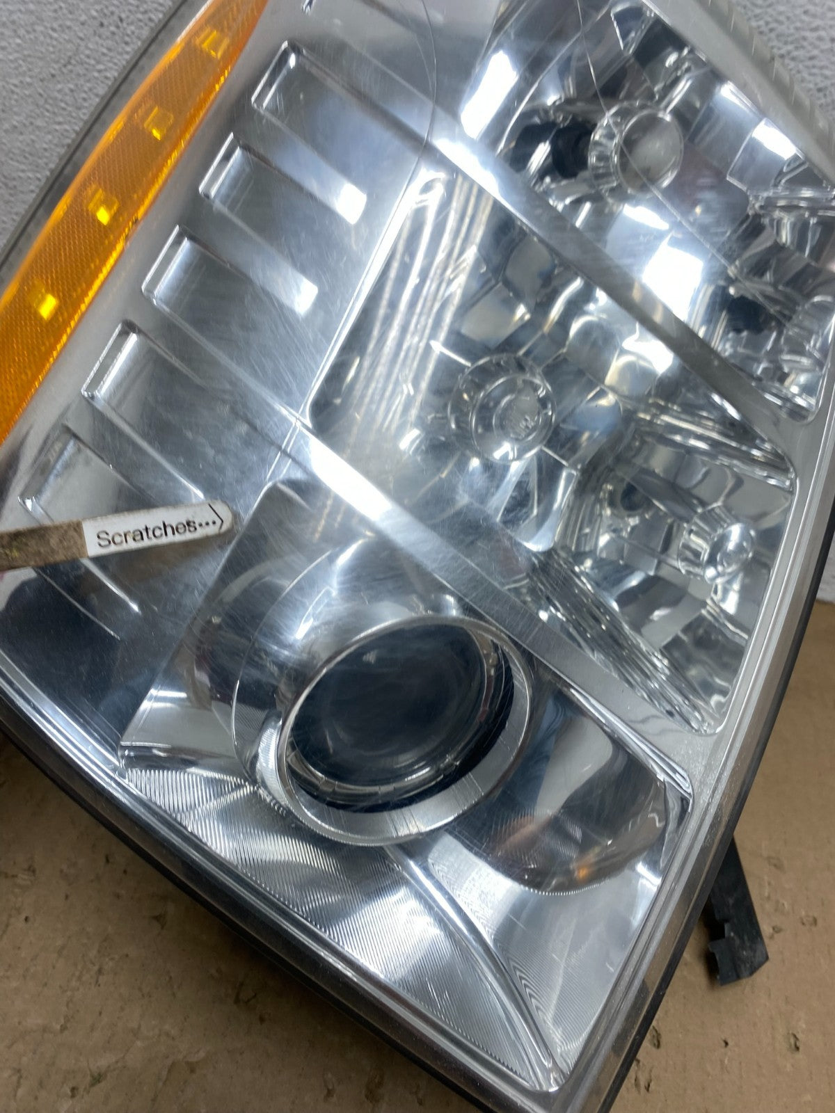 2007 - 2014 Cadillac Escalade Right Passenger Side Xenon HID Headlight AE9252 DW3