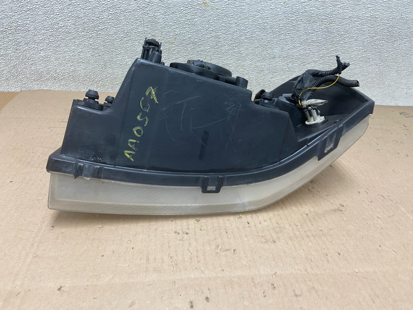 2002 to 2009 Gmc Envoy Right Passenger RH Side Headlight Halogen AA0567 DW8