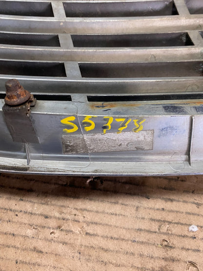 2001 to 2004 Kia Sedona Front Upper Grill Grille OEM S5773 DG16